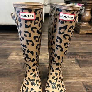 Brand new, never worn. Original Kids Hybrid Print, Tawny. US 5B/6G.